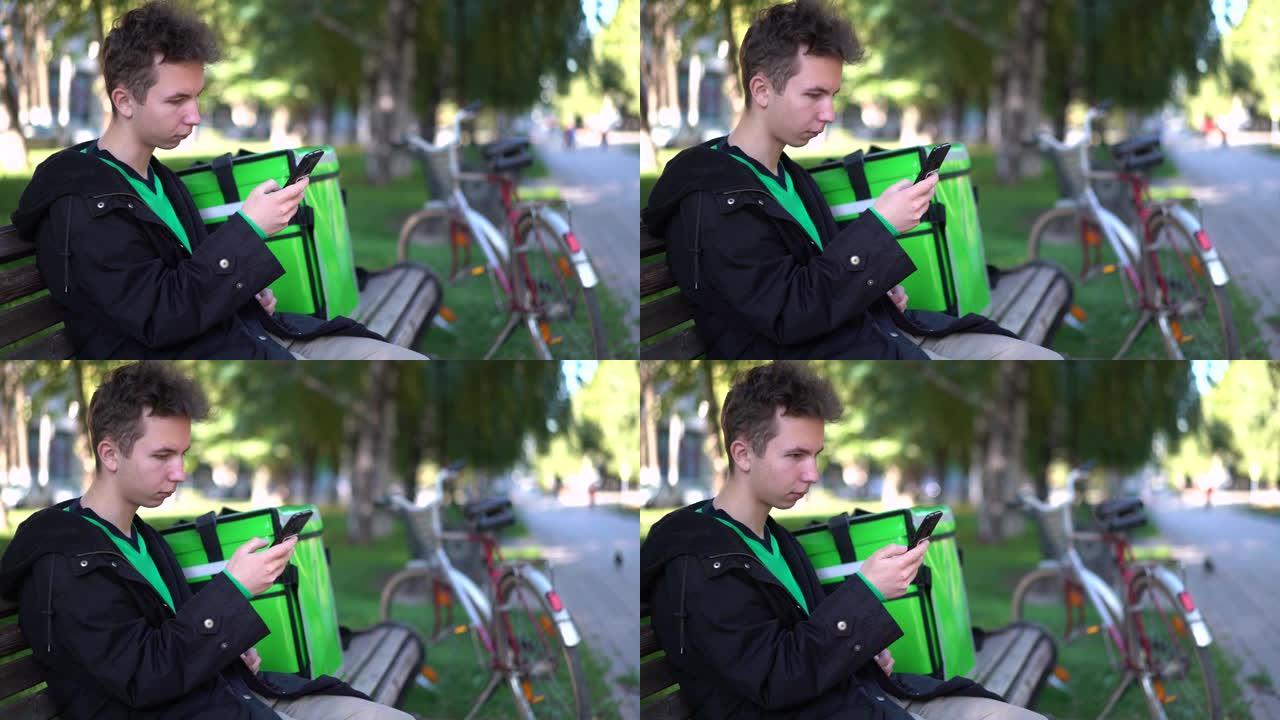 带绿色背包和自行车的送货员正在电话中寻找客户的地址。