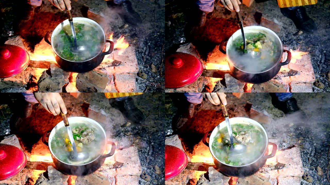 在火上煮鱼汤