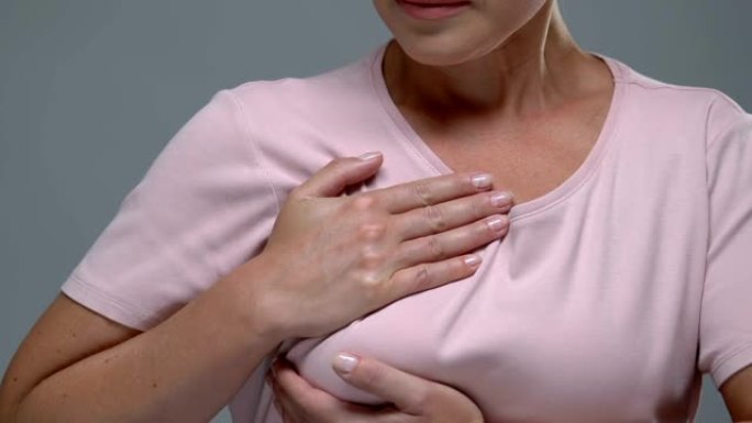 女性触摸乳房，疾病意识，癌症风险，自我检查