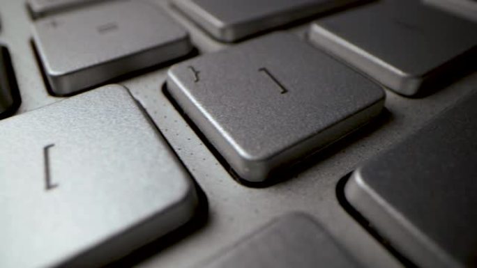 滑过笔记本电脑键盘。enter键