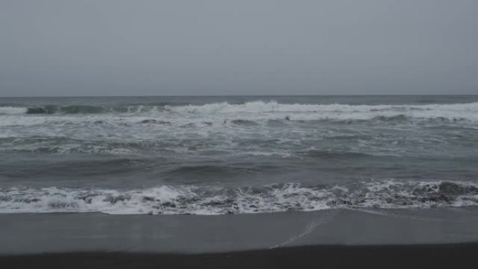 秋季堪察加半岛的太平洋海浪