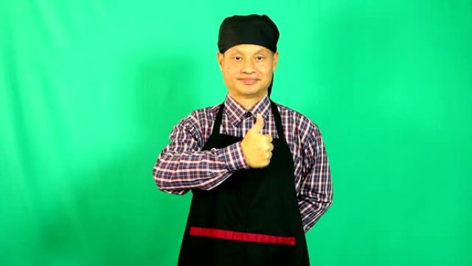 泰国厨师以绿色背景表演