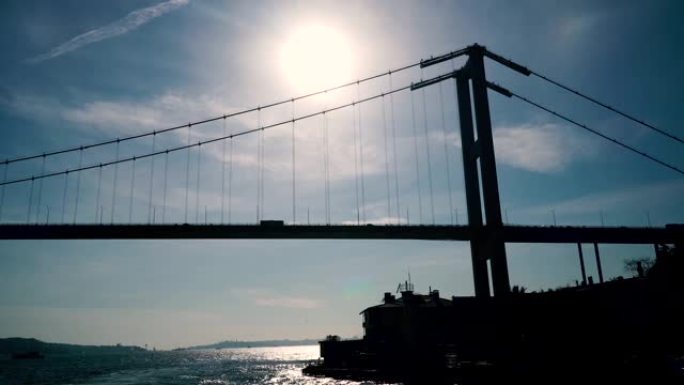 土耳其伊斯坦布尔7月15日烈士博斯普鲁斯大桥剪影