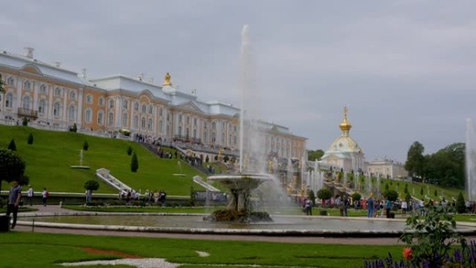 俄罗斯圣彼得堡。彼得霍夫喷泉的景色
