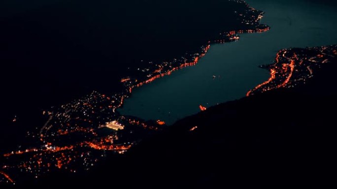 夜间海湾鸟瞰图