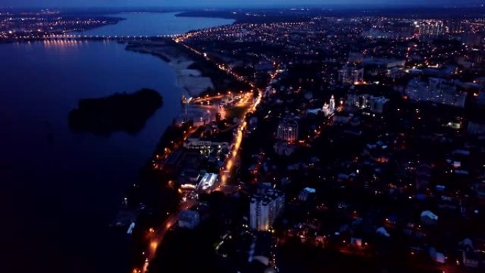 俄罗斯城市沃罗涅日夜间俯瞰沃罗涅日河