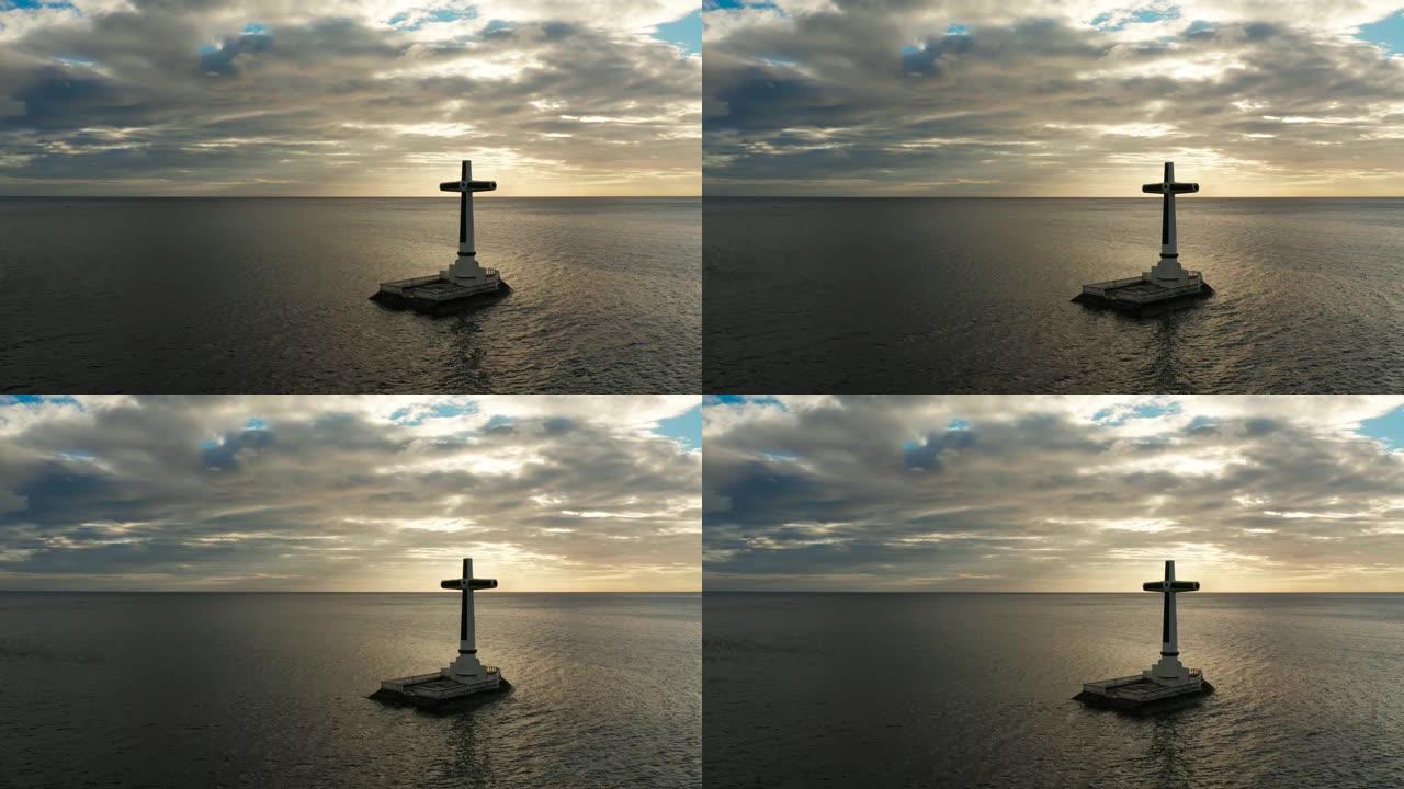 菲律宾卡米金岛沉没的墓地十字架