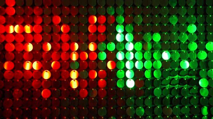 红色和绿色闪耀着闪亮的反光背景。抽象动态闪光墙移动。夜总会装饰。可以作为过渡，添加到现代项目，艺术背