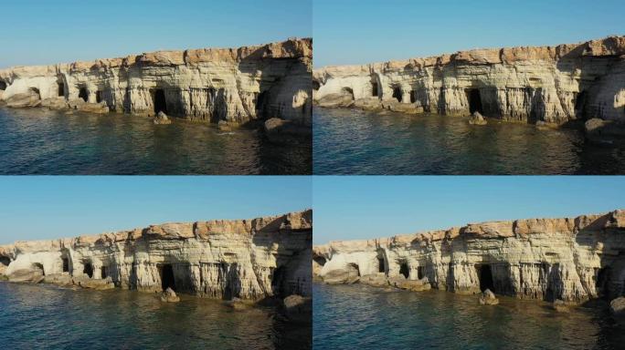地中海岛屿石质海岸的海洞