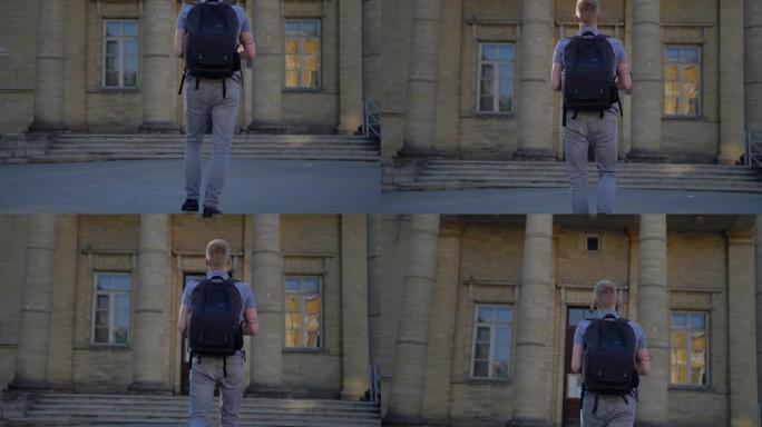 一位年轻摄影师的背影，他正拿着昂贵的数码相机接近一座古老的教堂