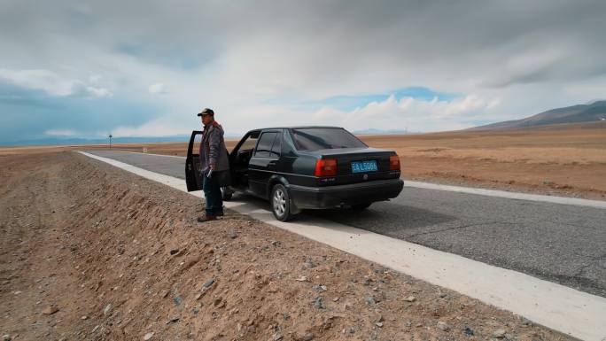 西藏旅游风光219国道公路高原自驾游客