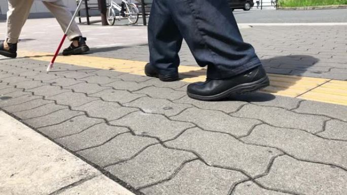 触觉铺路，日本。