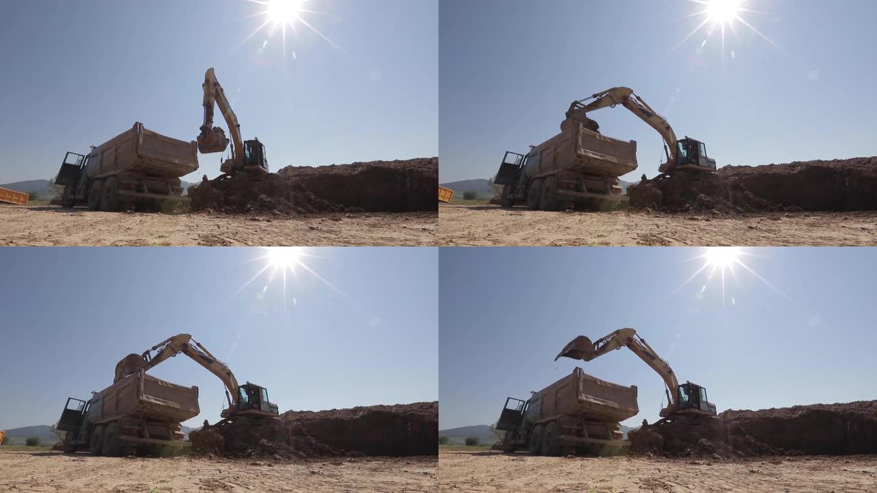 挖掘机挖煤并将其倒入大型自卸车中