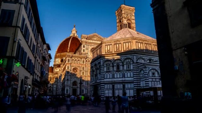 佛罗伦萨: 游客在圣玛丽大教堂前。是意大利佛罗伦萨的主教座堂。全高清FHD视频