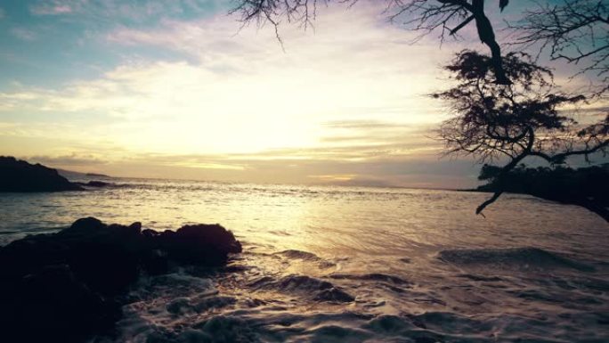 毛伊岛温暖平静的夏威夷岩石湾