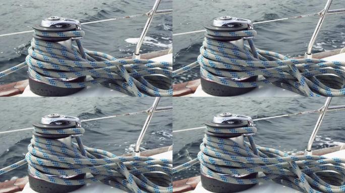 游艇上的绳索和绞盘