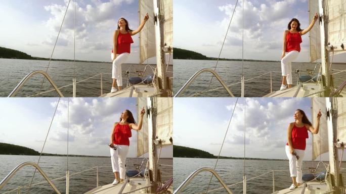 穿着红白相间衣服的女人站在帆船上