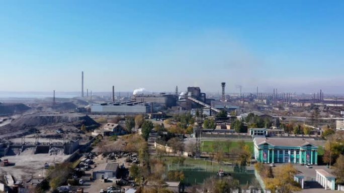 冶金厂鸟瞰图。过度失误。环境污染。
