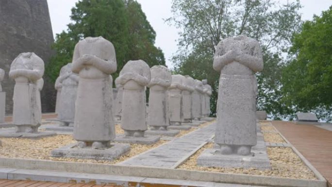 中国秦陵61名外国官员的石岩雕像