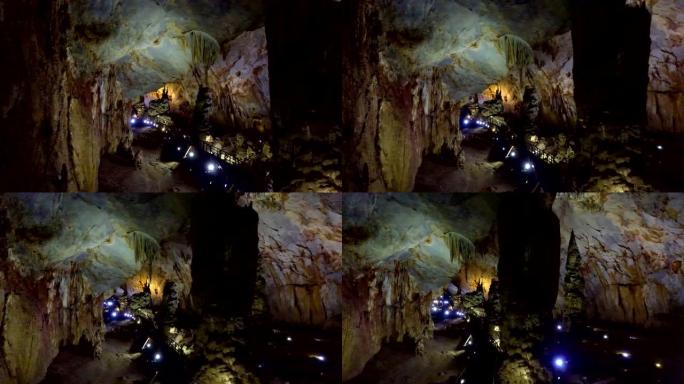 用巨大的柱子投影仪照亮的地质洞穴