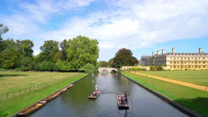 剑桥坎河平底船之旅的游客