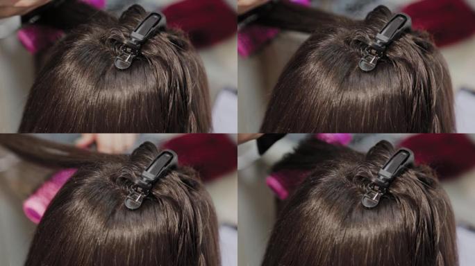 女孩理发师在理发师用吹风机给客户干头发