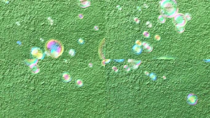 绿色墙上的真实气泡