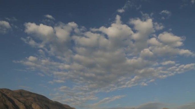 阿富汗兴都库什-巴达赫尚上空的天空