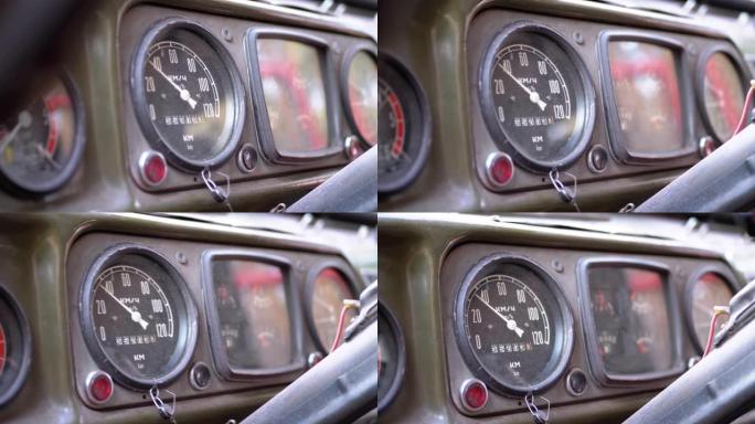旧卡车仪表板、速度计和其他指示器。老式军车