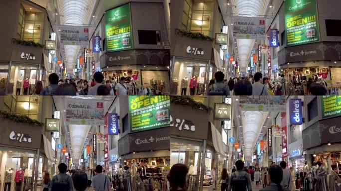 4k步行的观点。日本大阪的心斋桥-suji商店街。