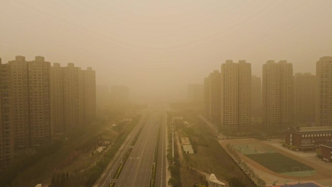 城市建筑住宅-沙尘暴中空荡的道路