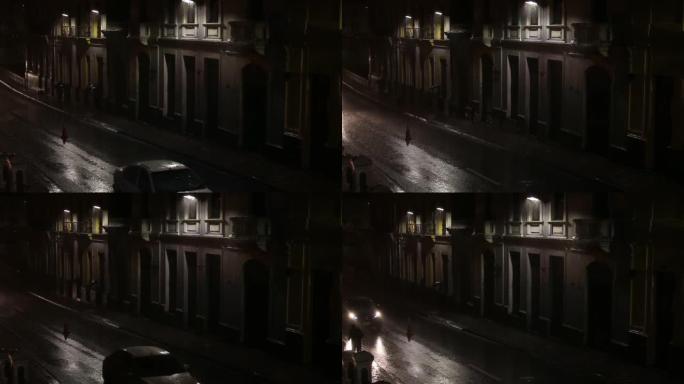 黑暗的街道，灯柱很少，人们在漆黑的夜晚在大雨中奔跑