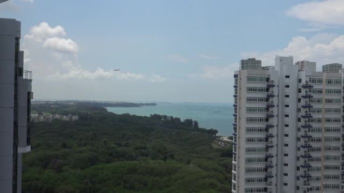 东海岸公园的4k鸟瞰图，飞机飞行，新加坡摩天大楼