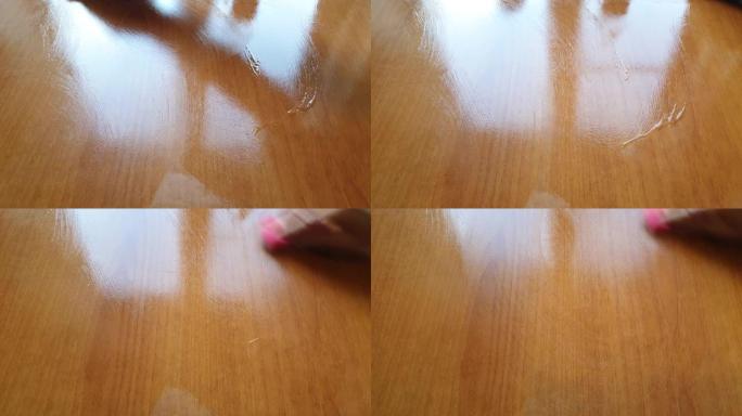 桌子清洁。用抹布擦拭桌子。洗桌子。
