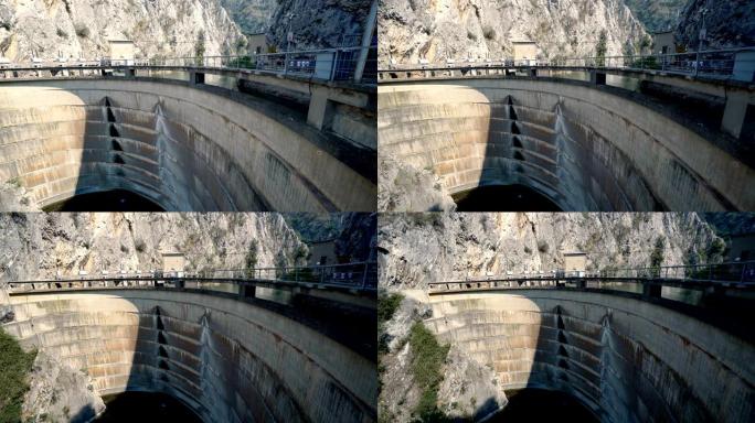 大坝是马其顿斯科普里Matka峡谷Treska河上的混凝土拱形重力坝
