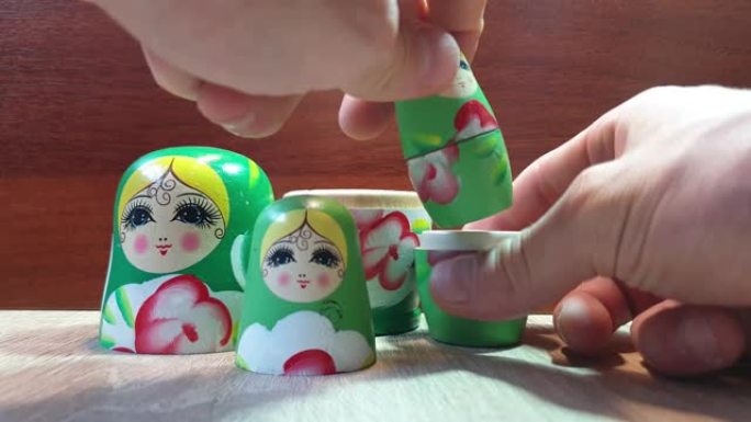 木制筑巢娃娃。俄罗斯筑巢娃娃。