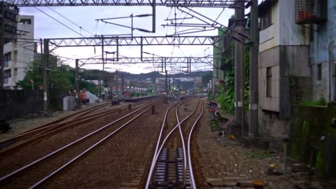 4K在丛林和山区的铁路列车。台湾乡村之旅