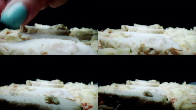 披萨上鸡肉的4k极端特写微距镜头