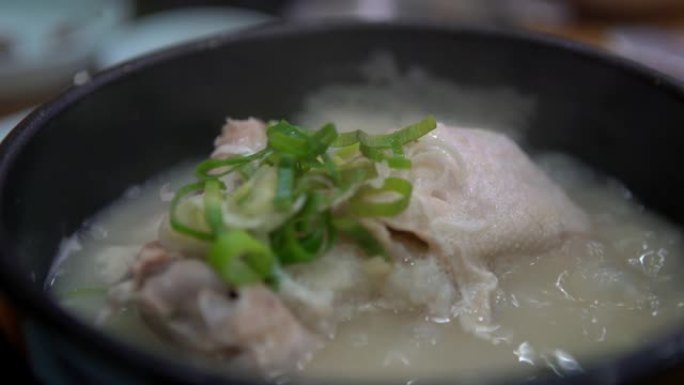 4k人在韩国釜山市一家餐馆吃三美堂