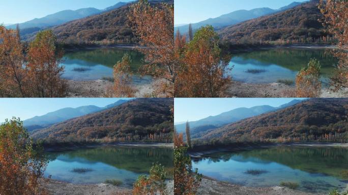 秋天靠近山的小湖。射。美妙的秋天风景