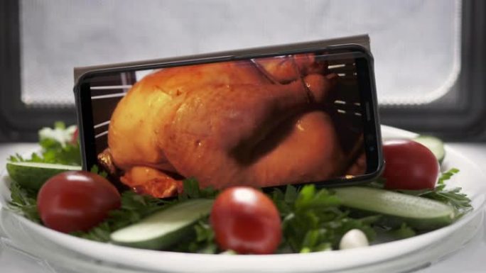 手机上有感恩节或圣诞节烤火鸡的微波炉。