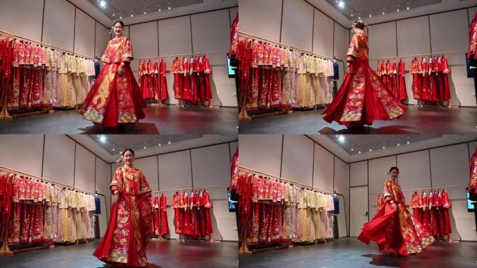 年轻的中国新娘在美丽的红色和金色婚礼群瓜中旋转
