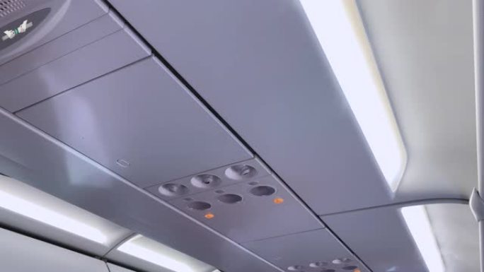 飞机内部底视图，空调灯