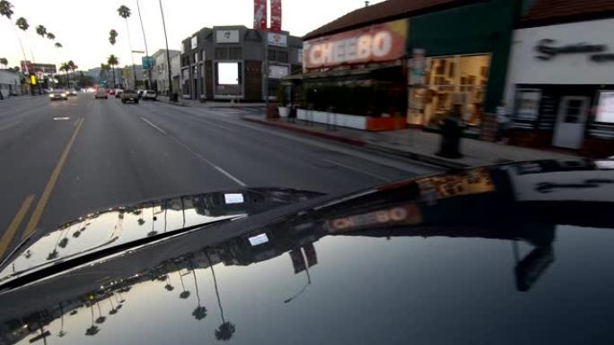 洛杉矶前车顶视图挡风玻璃反射黄昏荷兰角四