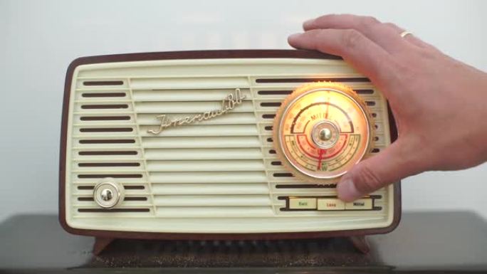 出售旧收音机