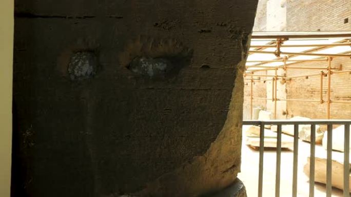 罗马罗马斗兽场通道的细节，电影摄影机拍摄的steadicam