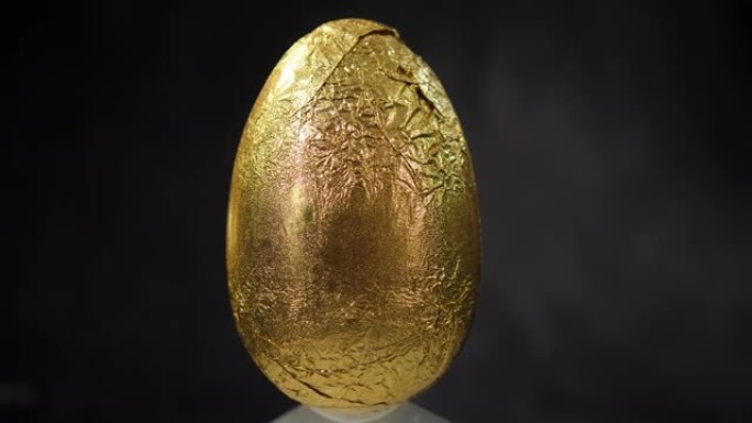 4K: 金色巧克力复活节彩蛋旋转