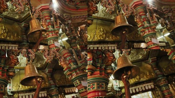 印度。教堂钟声。寺庙里的小钟。
