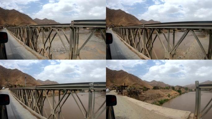 汽车在非洲埃塞俄比亚的桥上行驶