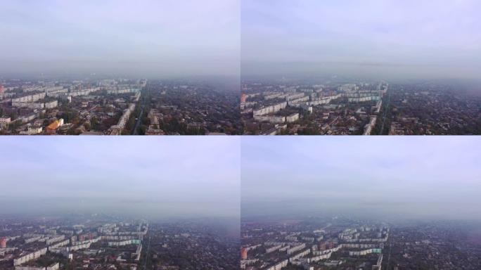 城市鸟瞰图上的烟雾。马里乌波尔